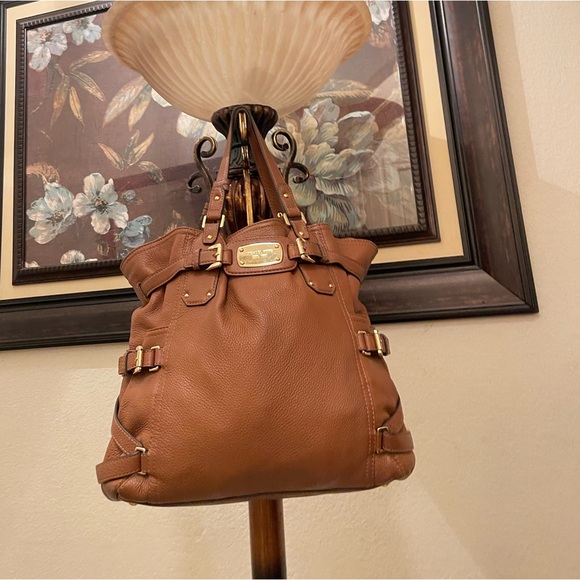 Michael Michael Kors please check all picture of condition - Picture 5 of 16